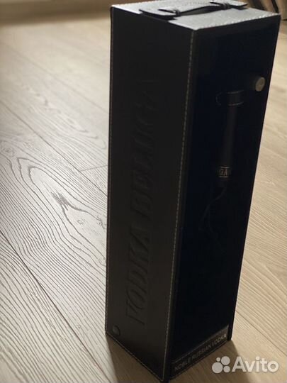 Упаковка от водки Белуга Gold Line 0,75 с кистью