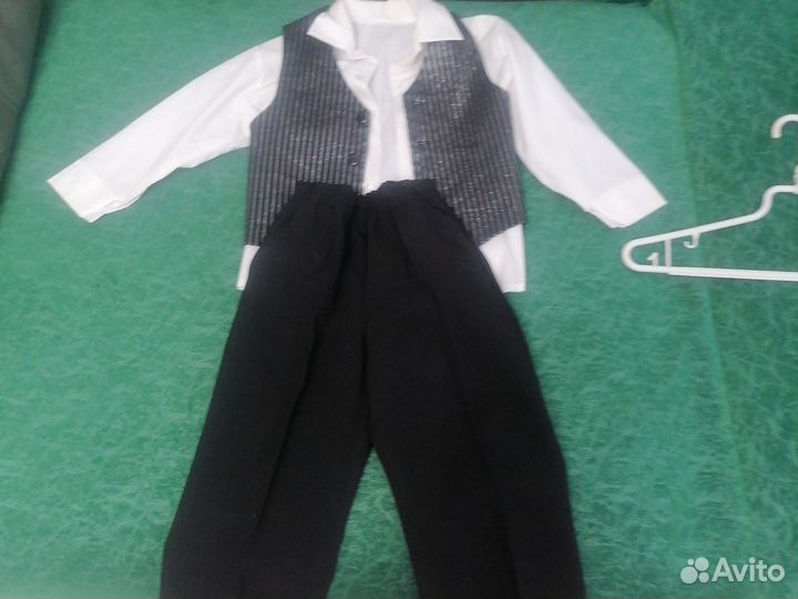 Костюм тройка для мальчика 104