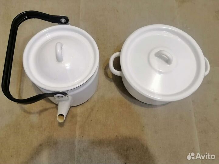 Чайник и кастрюльк комплект