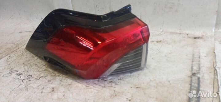 Фонарь с дефектом задний левый Toyota Rav4 axaa52