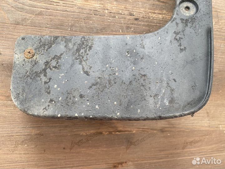 Брызговик задний левый Nissan Tiida C11 2004-2014