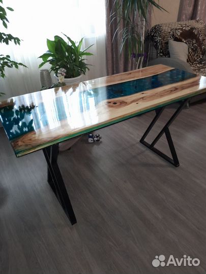 Кухонный стол