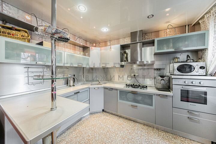 3-к. квартира, 125 м², 3/10 эт.