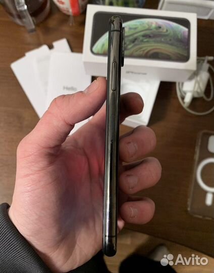 iPhone Xs, 64 ГБ
