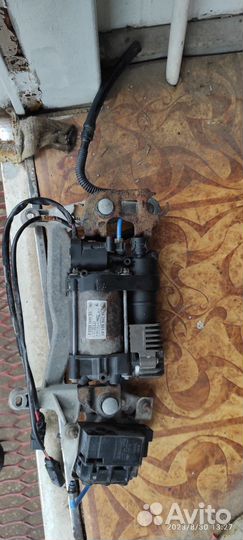 Компрессор пневмо подвески Porsche Cayenne II