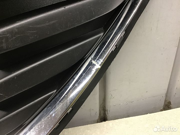 Решетка в бампер центральная Hyundai Elantra 2011