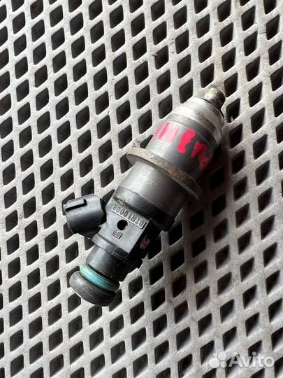 Форсунка топливная Mitsubishi Carisma