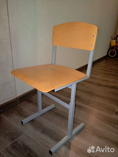 Стул ученический регулируемый