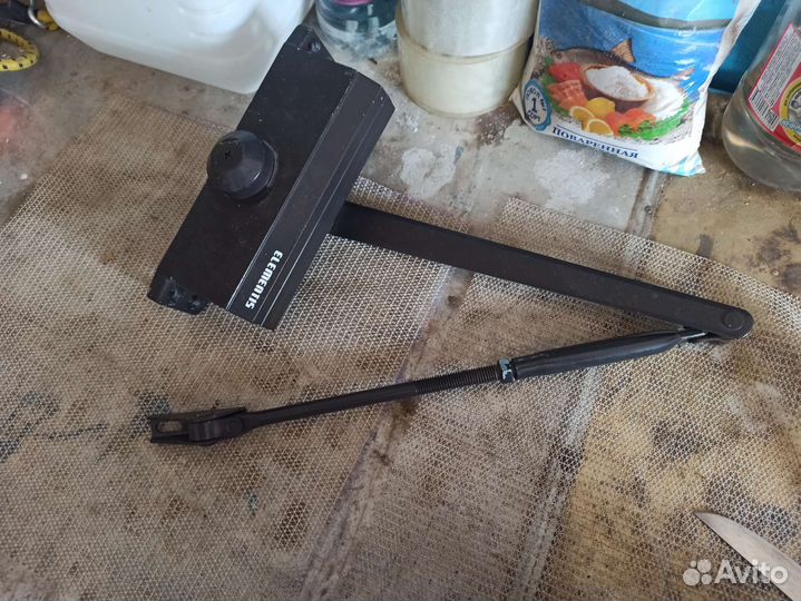 Доводчики дверей