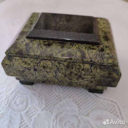 Шкатулка из змеевика