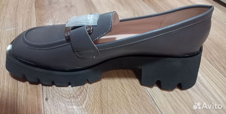Лоферы женские