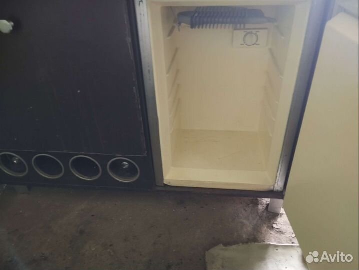 Мини бар с холодильником