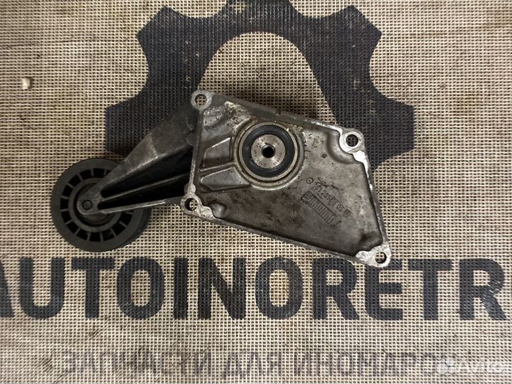 Кронштейн термомуфты Mercedes M103 A1032050805