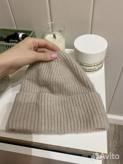 Шапка женская reserved