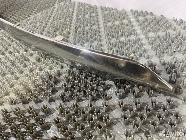 Хром переднего бампера Nissan X-Trail T32 рестайл