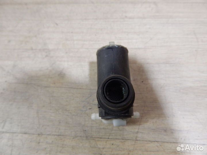 Насос омывателя стекла Kia Carnival VQ