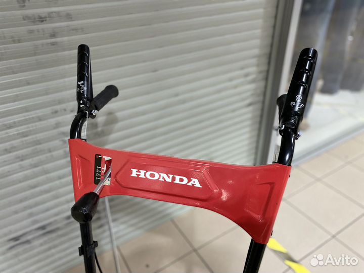 Компактный,снегоуборщик Хонда HSS569