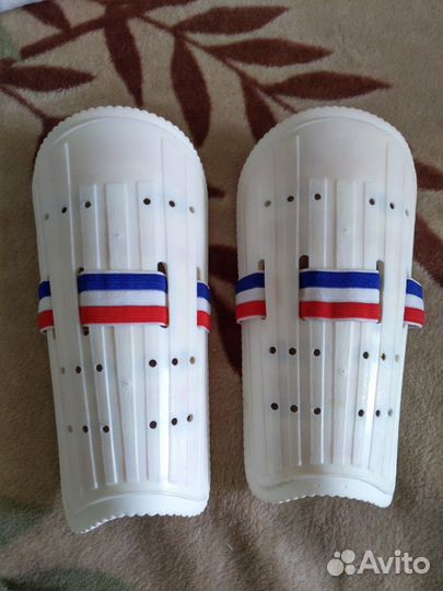 Футбольные щитки