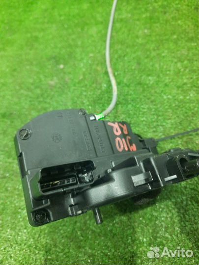 Замок двери задний правый Nissan Qashqai J10