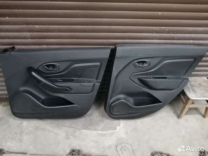 Внутренняя обивка двери LADA x-ray