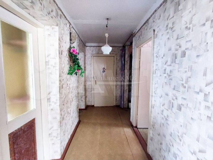 3-к. квартира, 70 м², 1/2 эт.