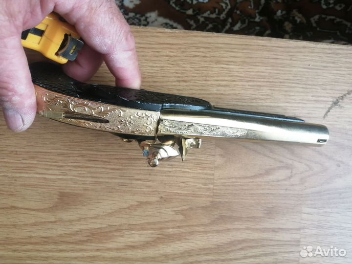 Зажигалка в виде пистолета