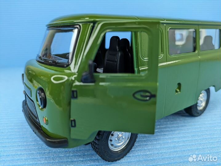 УАЗ и Буханка реалистичные модели 18см