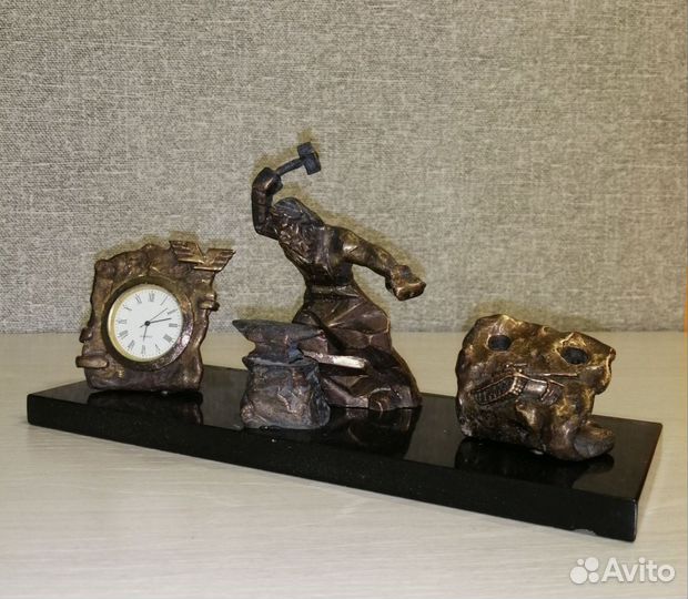 Настольные часы 