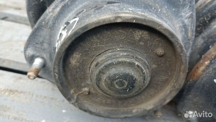 Стойка передняя Subaru Impreza GG