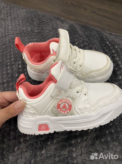 Куртки на девочку