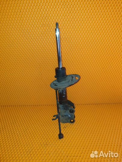 Амортизатор передний левый Мазда 3 бм