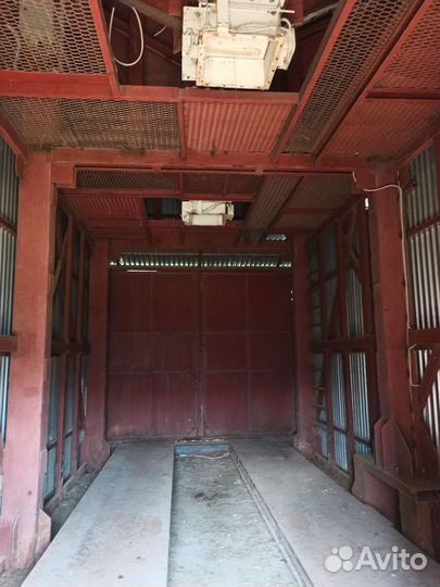 Металлический бункер