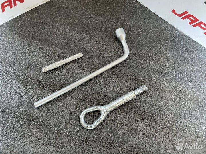 Комплект ключей буксировочных Mercedes-Benz