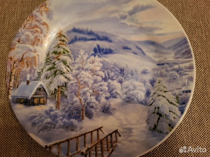 Тарелки новогодние красивые с рисунком и блюдо