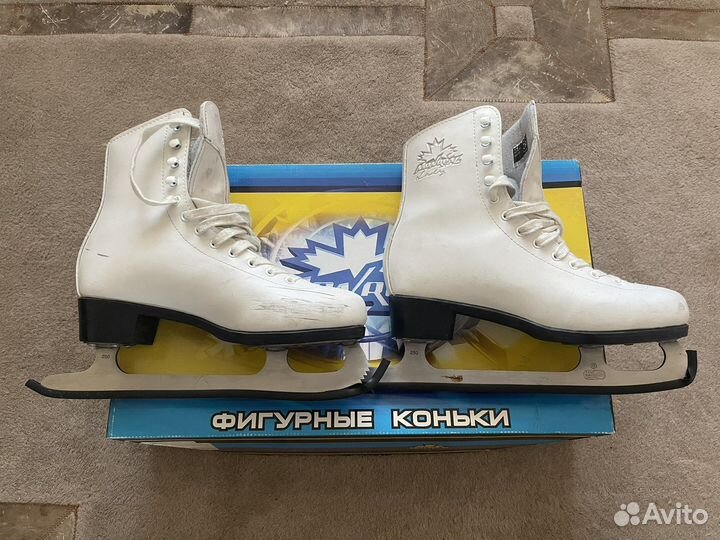 Женские фигурные коньки