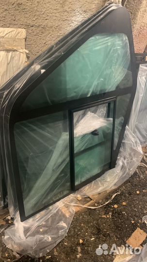 Стекло левое водит. с форточкой 1444*1301 next