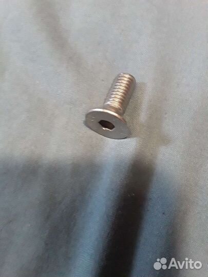 Винт с потайной головкой