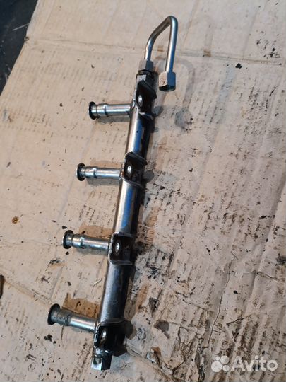 Топливная рампа 1.2 TSi CBZ Skoda Yeti 03F133320C