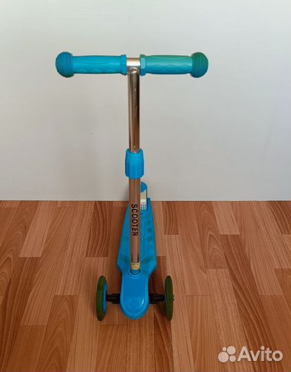 Самокат трехколесный