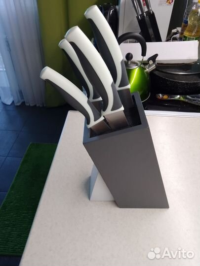 Набор кухонных ножей с подставкой
