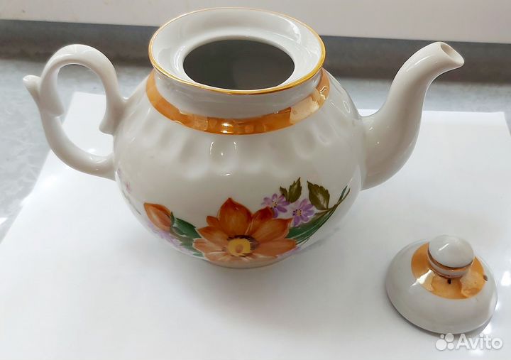 Заварочный чайник и кружки 