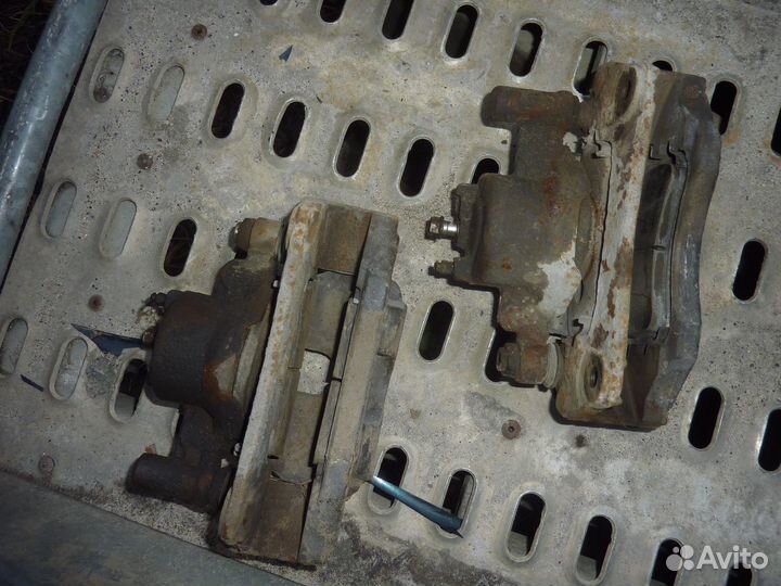 Суппорт тормозной передний Mazda 6 GG