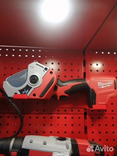 Аккумуляторный труборез milwaukee C12 PPC-0 (рех)