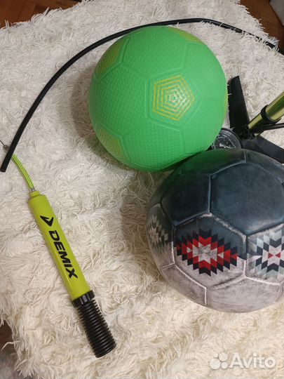 Мячи 2 шт, насос маленький, насос большой