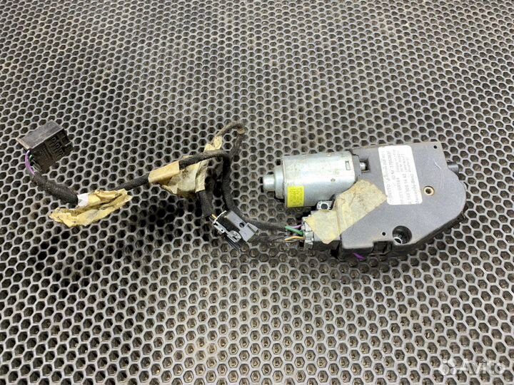 Моторчик люка ML 164 GL W164 Mercedes A1648201442