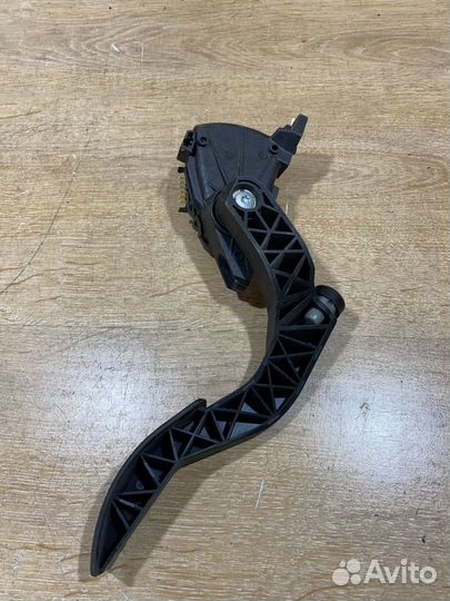 Педаль газа Audi A4 B6 301064