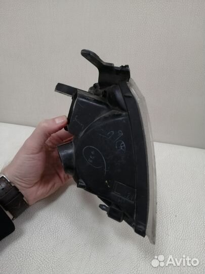 Габарит левый Toyota Crown