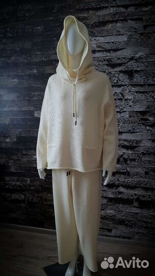 Вязаный костюм женский