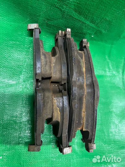 Тормозные колодки правое Volkswagen Tiguan