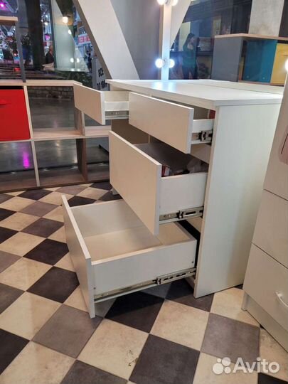 Гримерный столик с лампочками